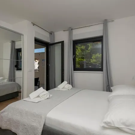 Stunning In With Outdoor Swimming Pool Apartment *