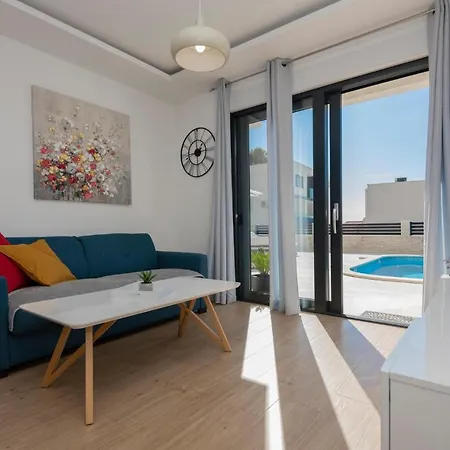 Apartamento Stunning In With Outdoor Swimming Pool Baška Voda